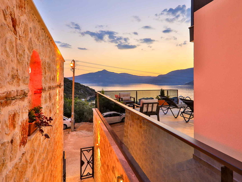  gece  -  Kasım
  | Kalkan’da Deniz Manzaralı Lüks Villa, Merkezi Konumda Rüya Tatil